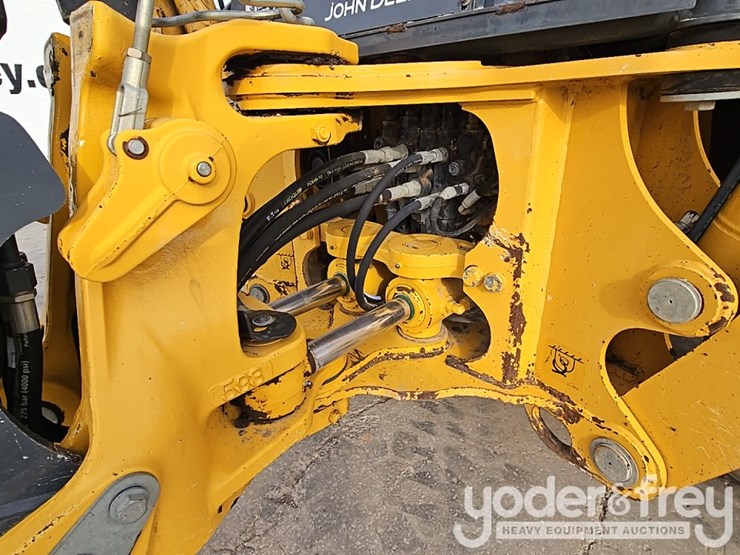 2017-deere-310sl-image-34