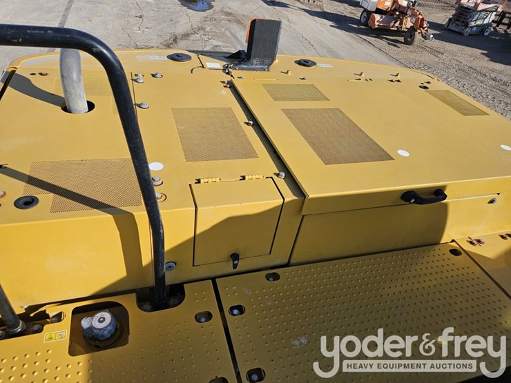 2020-caterpillar-320-image-37