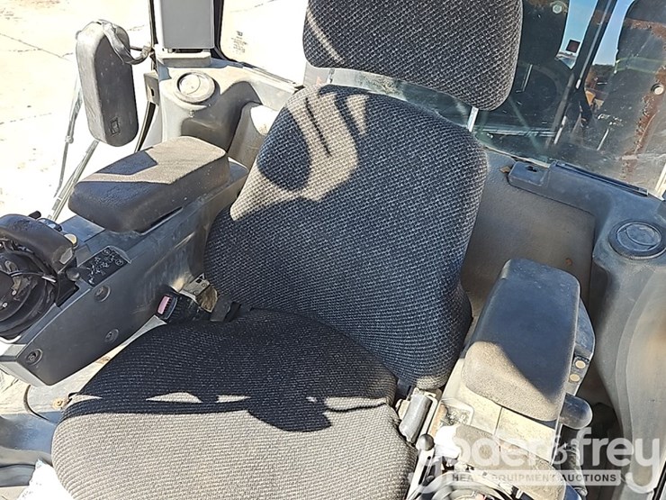 2013-caterpillar-140m2-image-25