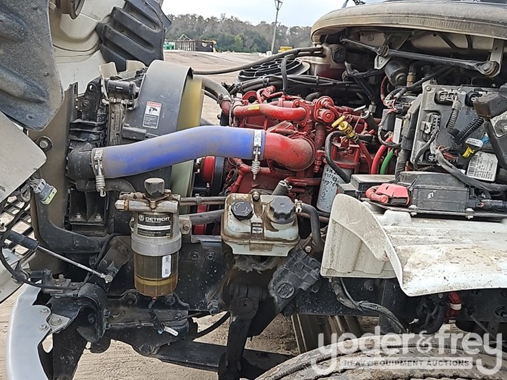 2022-freightliner-m2-106-image-22