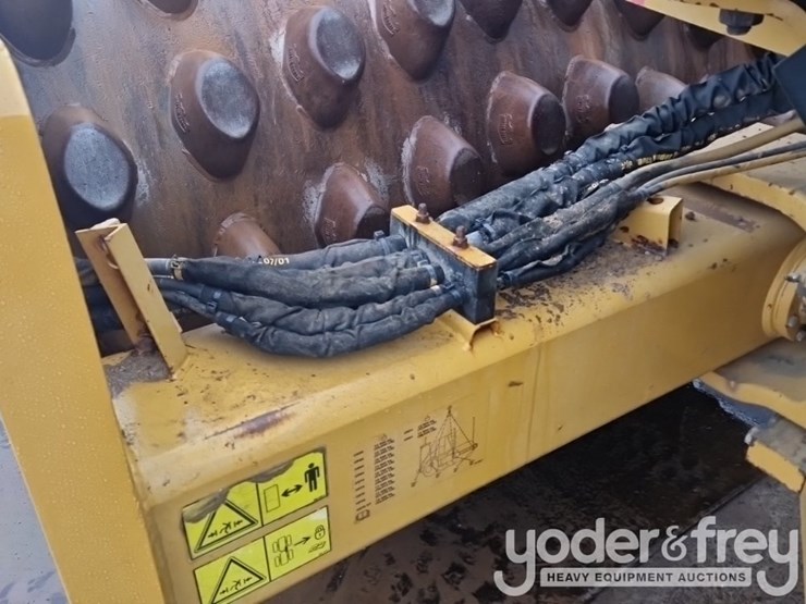 2011-caterpillar-cp64-image-14