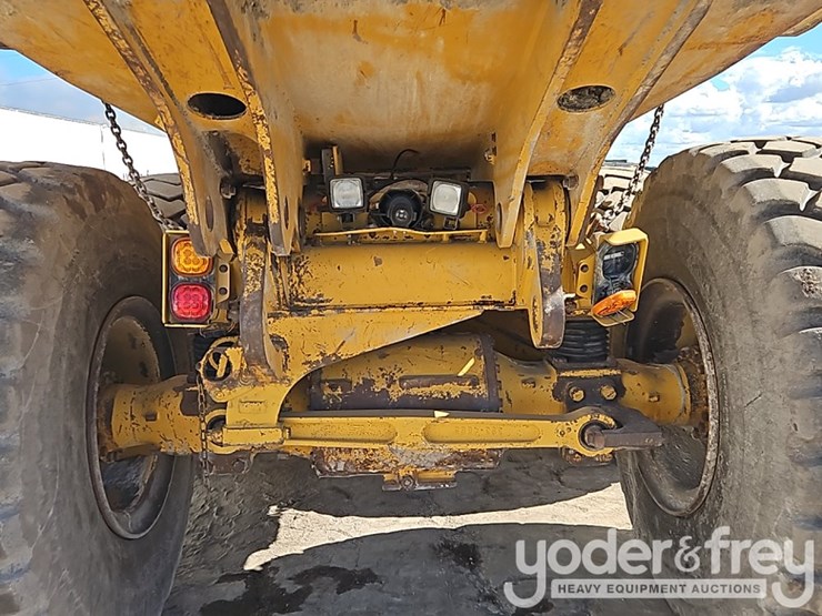 2016-caterpillar-725c2-image-17