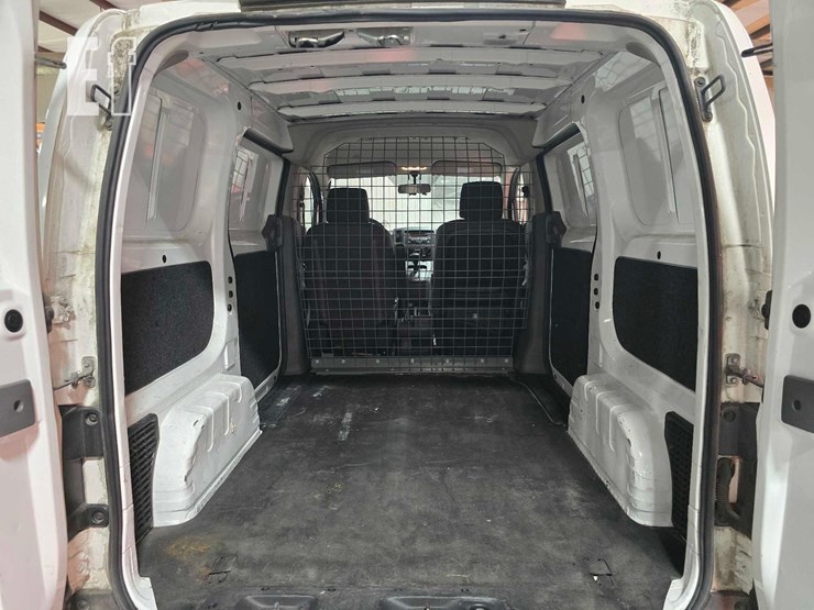 2014-nissan-nv200-image-17