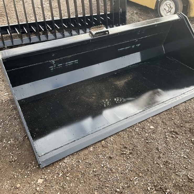 #1370 • Unused KC 78"in Bucket with Single Blade