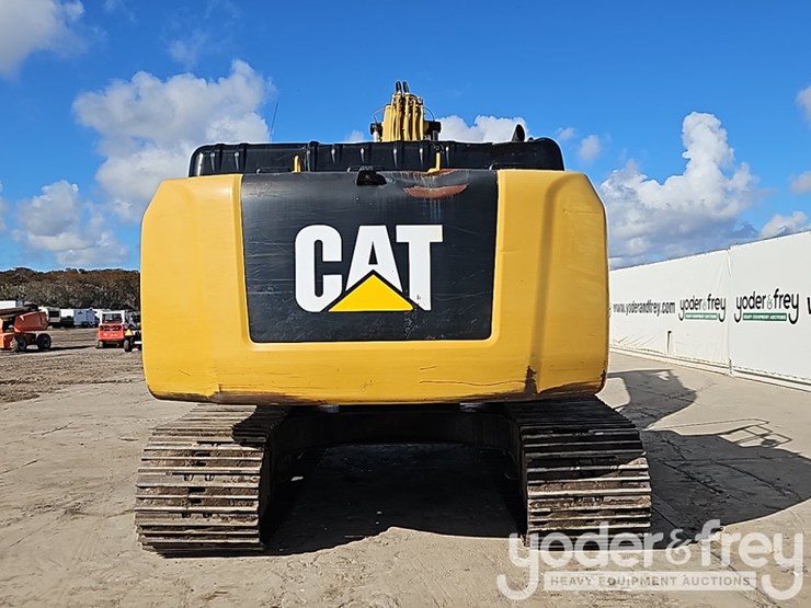 2017-caterpillar-330fl-image-14