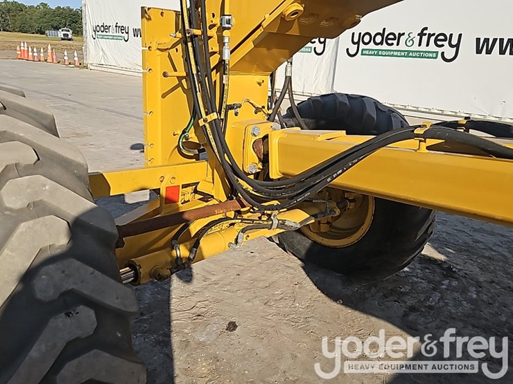 2018-caterpillar-12m3-image-17