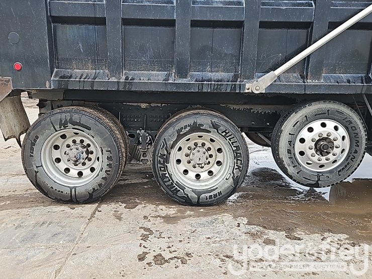 2021-peterbilt-567-image-8