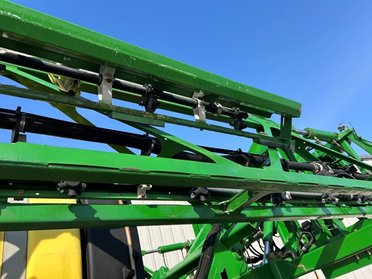 2015-john-deere-r4030-image-38