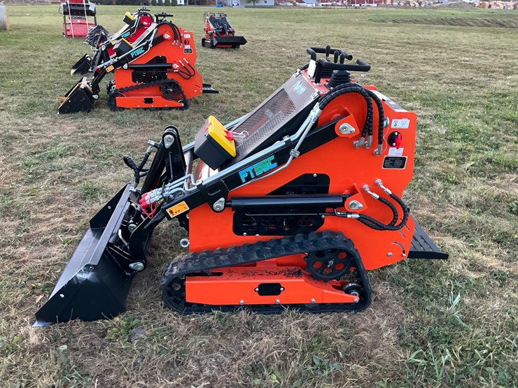 #1021-•-unused-future-ft36c-skid-steer-loader*-image-2