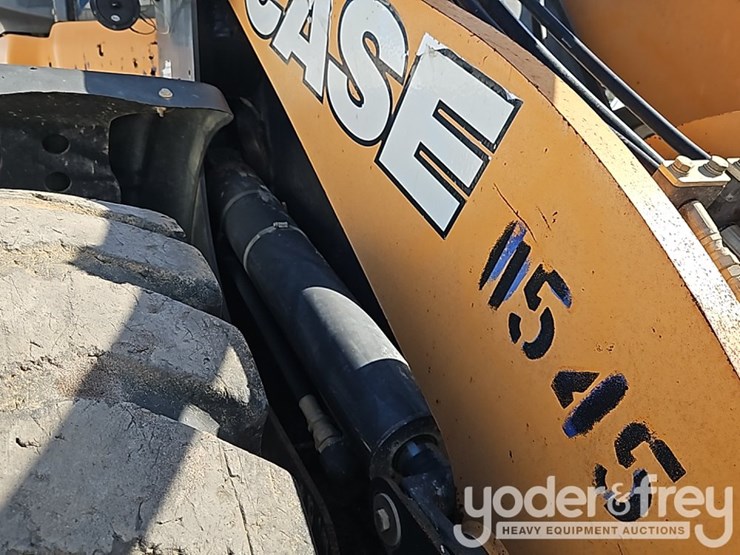 2017-case-621g-image-11