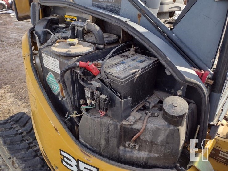 2013-deere-35d-image-45