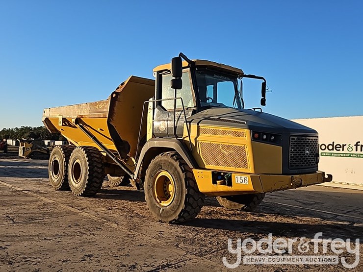 2019-deere-310e-image-7
