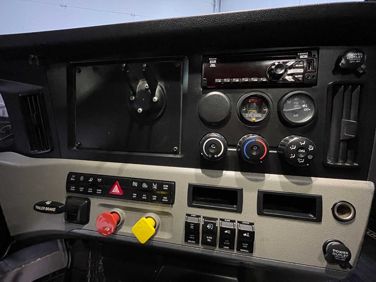 #6225-•-2021-freightliner-cascadia-semi-truck-(title-in-delay)-image-73