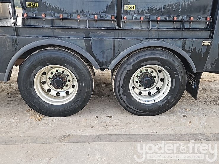 2014-kenworth-t300-image-12