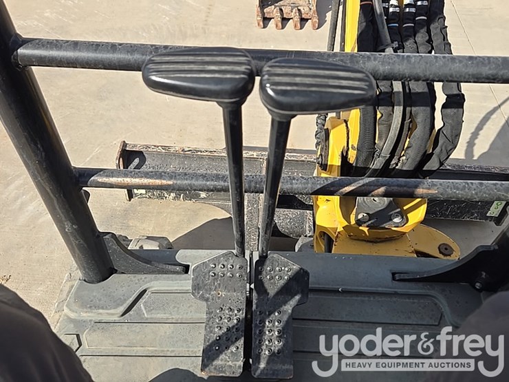 2021-caterpillar-303-image-63