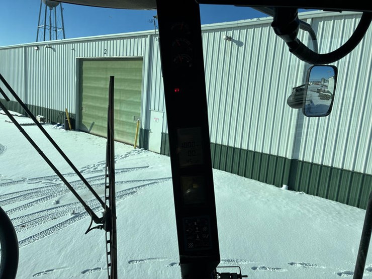 2010-case-ih-6088-image-100