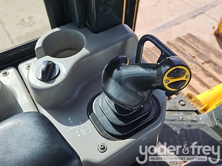 2022-komatsu-d61px-24-image-30