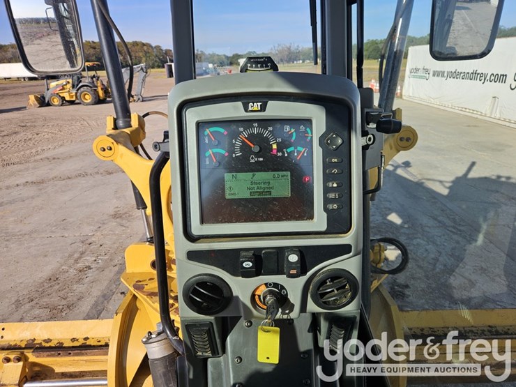 2018-caterpillar-12m3-image-34