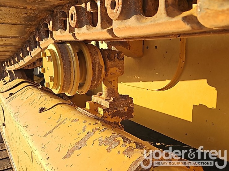 2022-caterpillar-d1-image-12