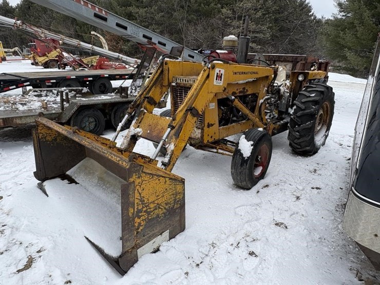 international-industrial-loader-tractor-image-1