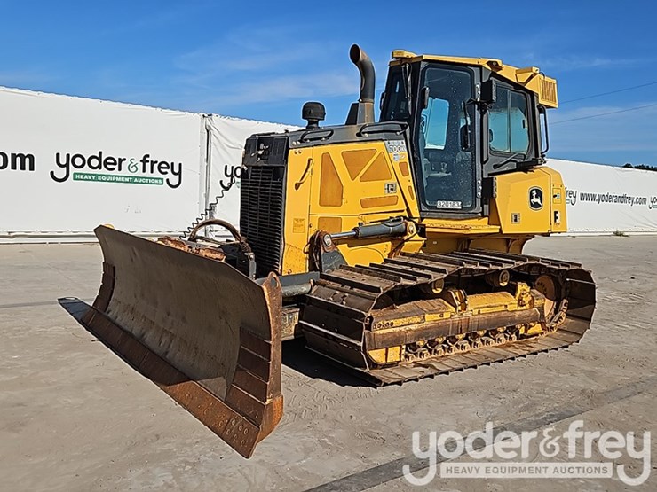 2017-deere-700k-lgp-image-1