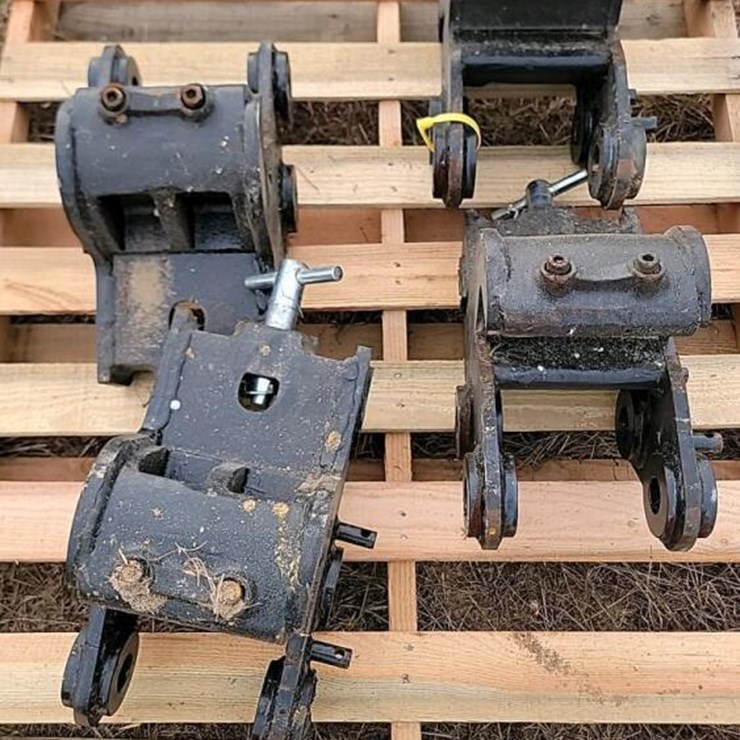 (4) EXCAVATOR QUICK CONNECTS