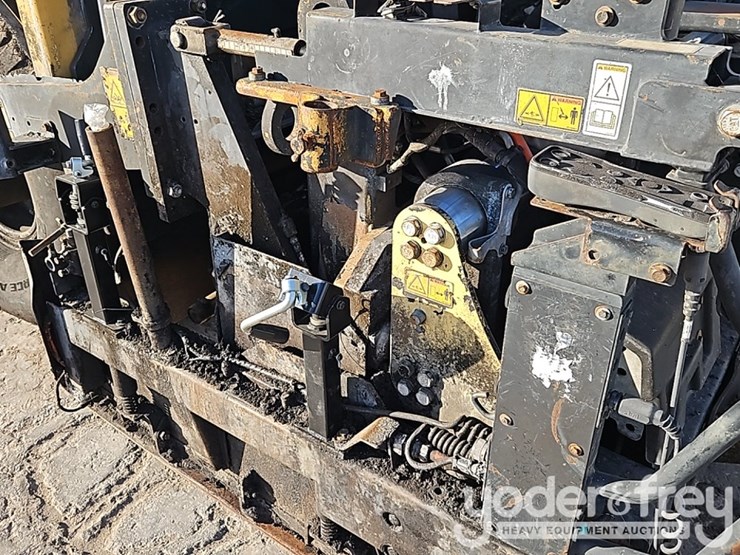 2017-caterpillar-ap-1000f-image-25