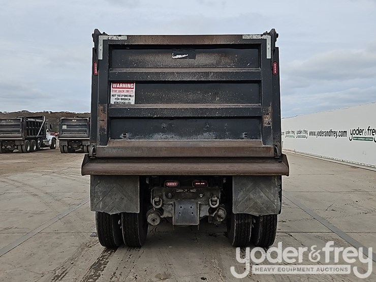 2021-peterbilt-567-image-17