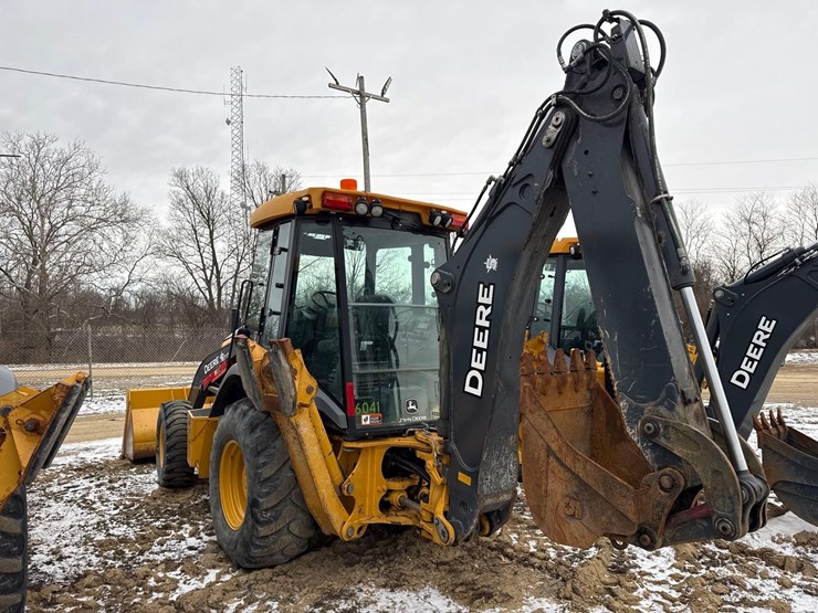 2022-john-deere-310-image-4