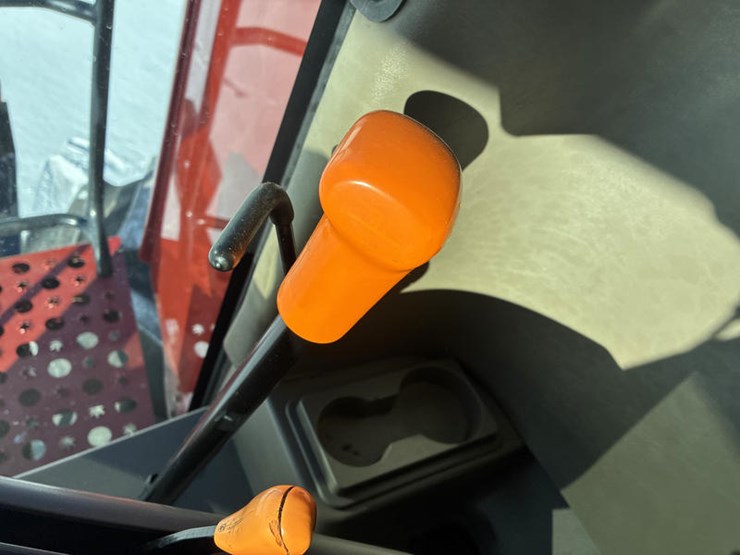 2010-case-ih-6088-image-104