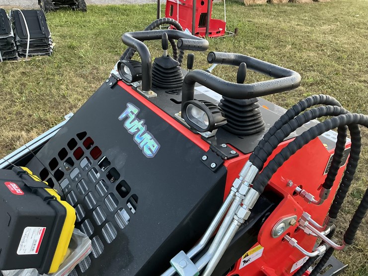 #1010-•-unused,-future,-skid-steer-loader-ft380r-image-13