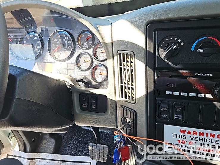 2016-international-durastar-4300-image-33