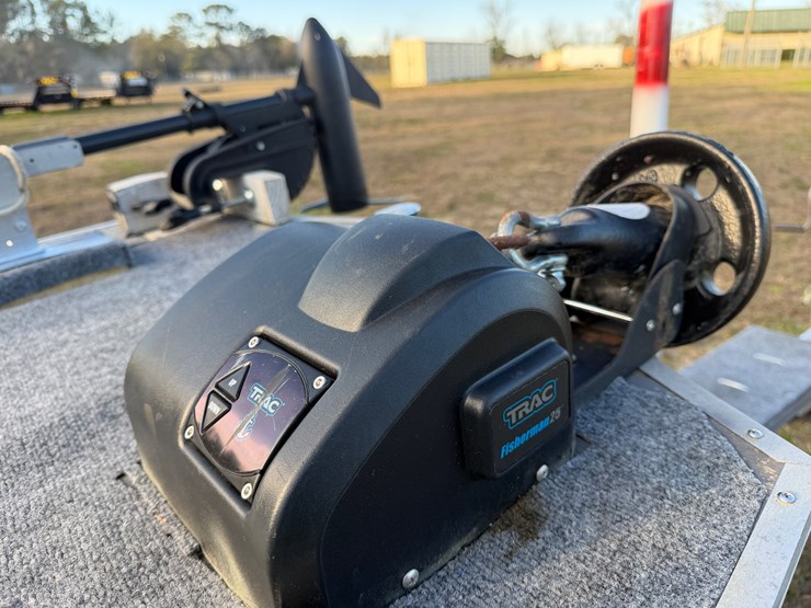 #27-•-#5193-•-12’-welded-aluminum-boat-with-johnson-50vro-motor-and-minn-kota-trolling-motor-on-trailer-image-18