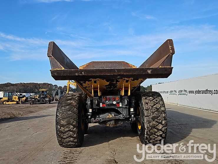 2015-komatsu-hm400-image-17