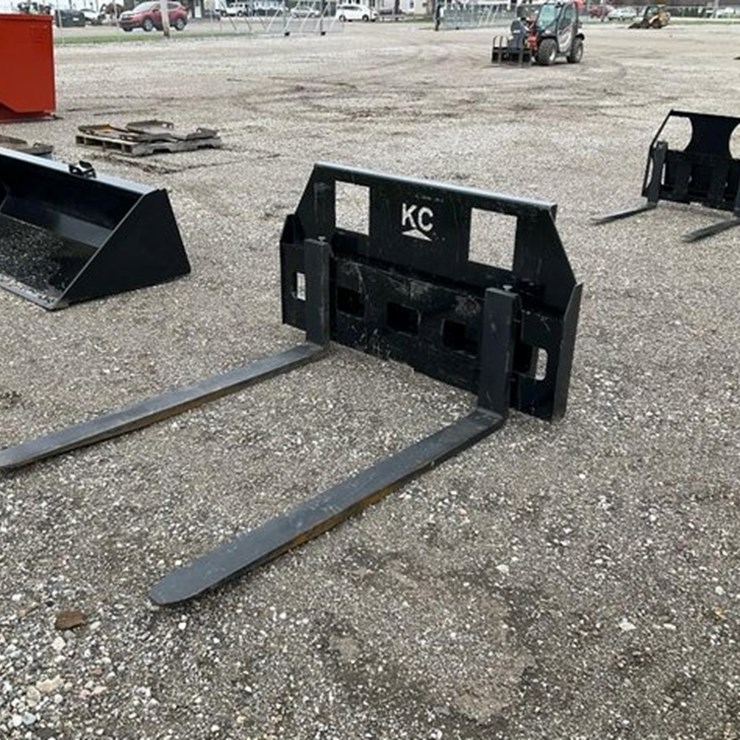 #1368 • Unused KC 72"in QT Fork Frame with 42" in Forks