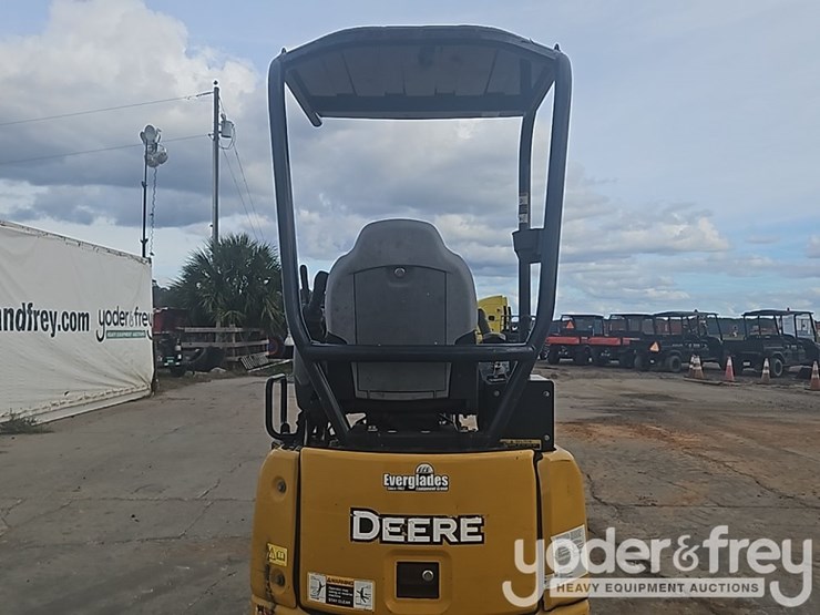 2018-deere-17g-image-22