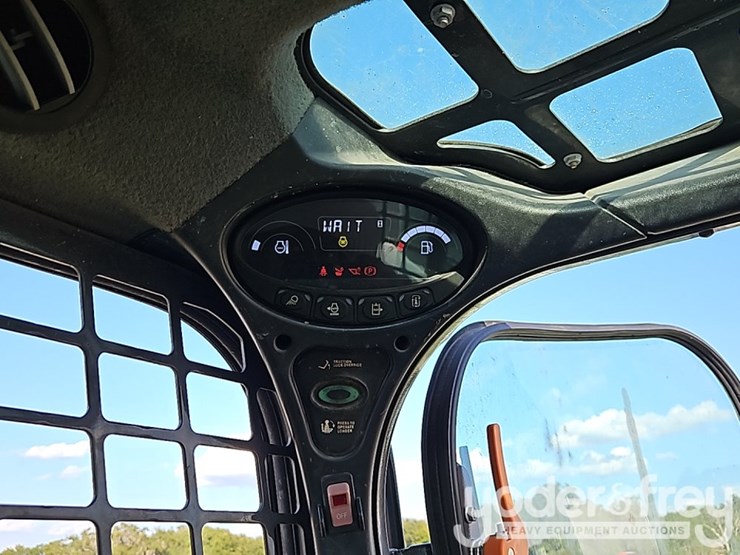 2019-bobcat-t595-image-26