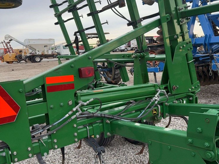 john-deere-2210-image-11