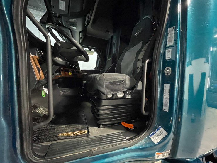 #6223-•-2022-freightliner-cascadia-semi-truck-(title-in-delay)-image-61