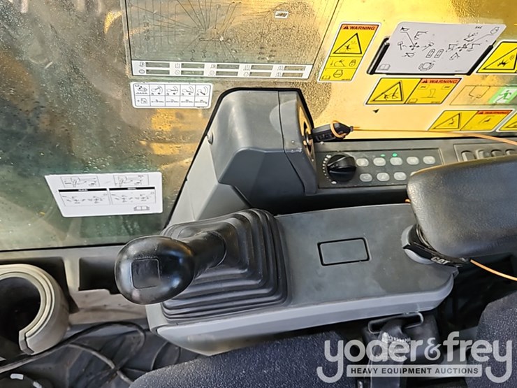 2019-caterpillar-352fl-image-47