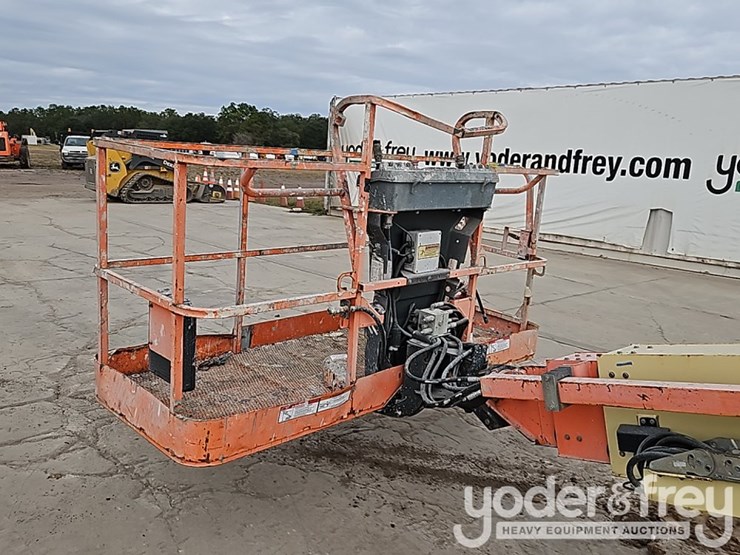 2015-jlg-600s-image-13