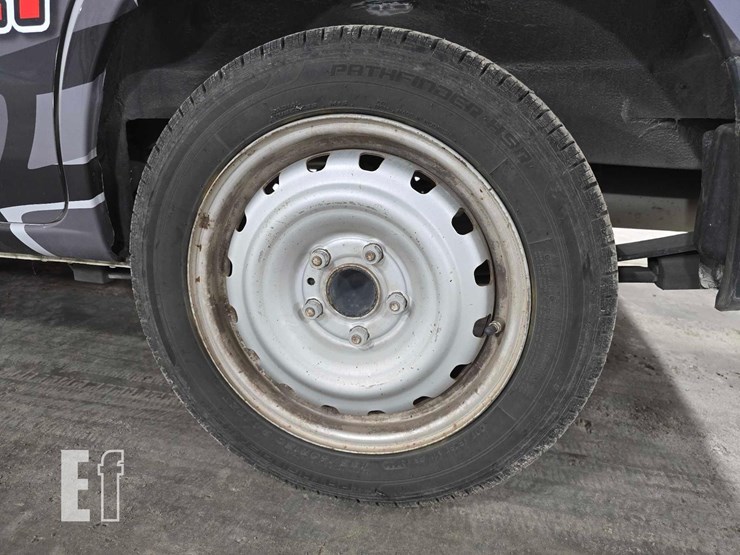 2014-nissan-nv200-image-21