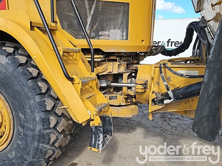 2016-caterpillar-725c2-image-14
