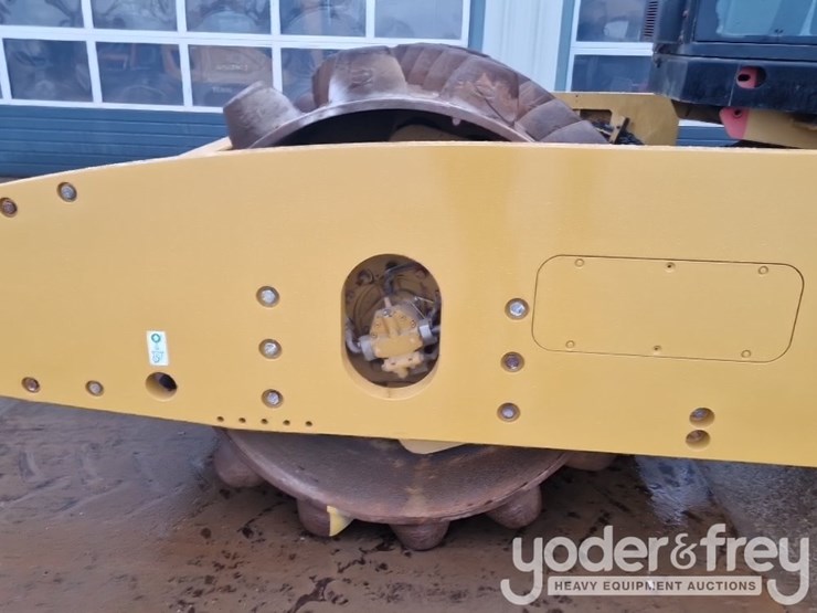 2011-caterpillar-cp64-image-9