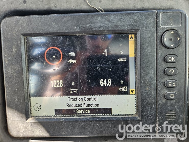 2016-caterpillar-725c2-image-29