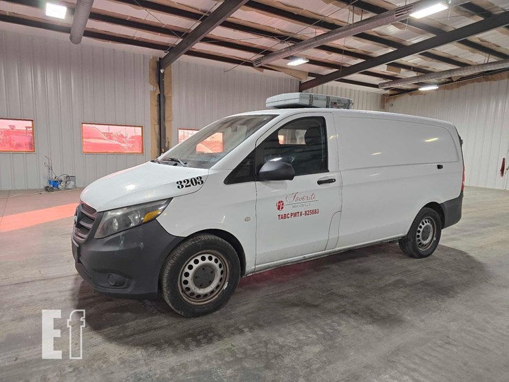 2017-mercedes-benz-metris-image-1