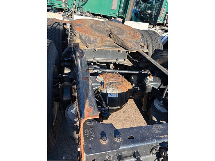 2015-kenworth-t680-image-3