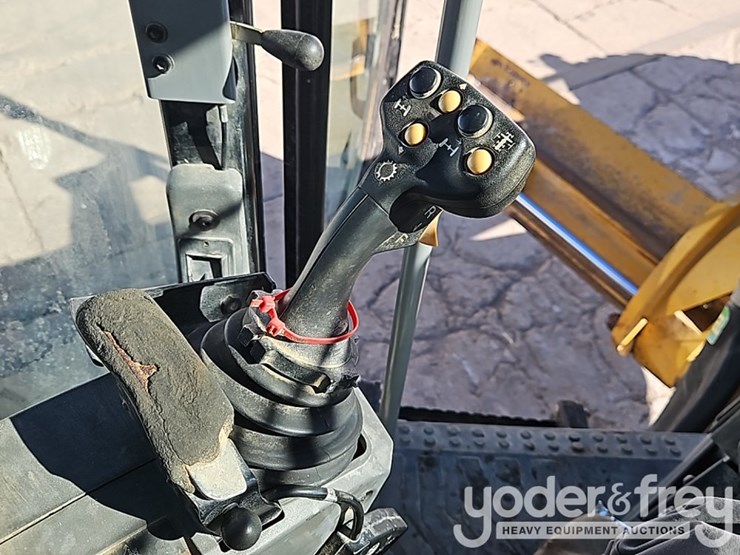 2013-caterpillar-140m2-image-26