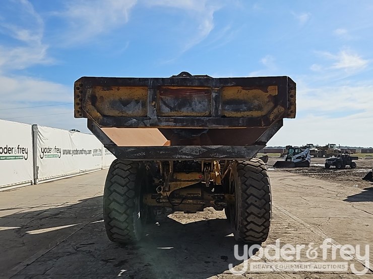 2016-caterpillar-725c2-image-20