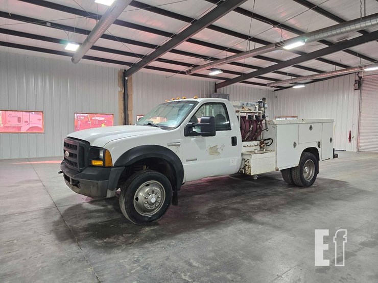 2006-ford-f550-image-1